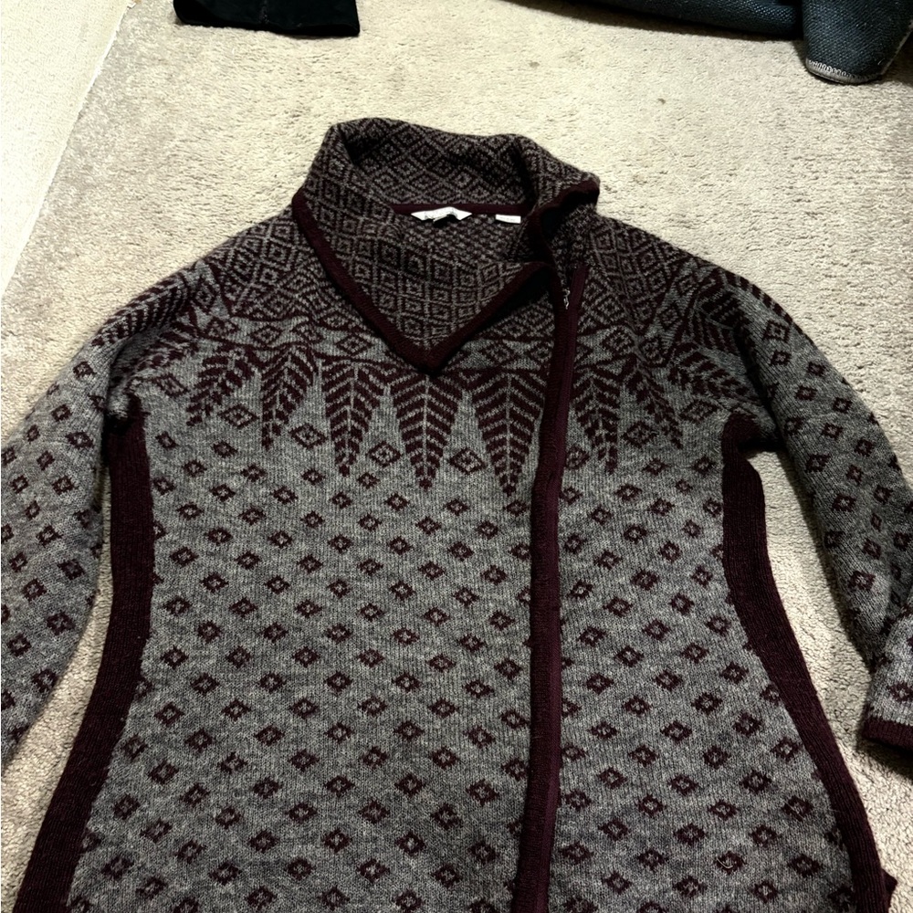 Royal Robbins Burgundy and Gray Patterned Cardigan